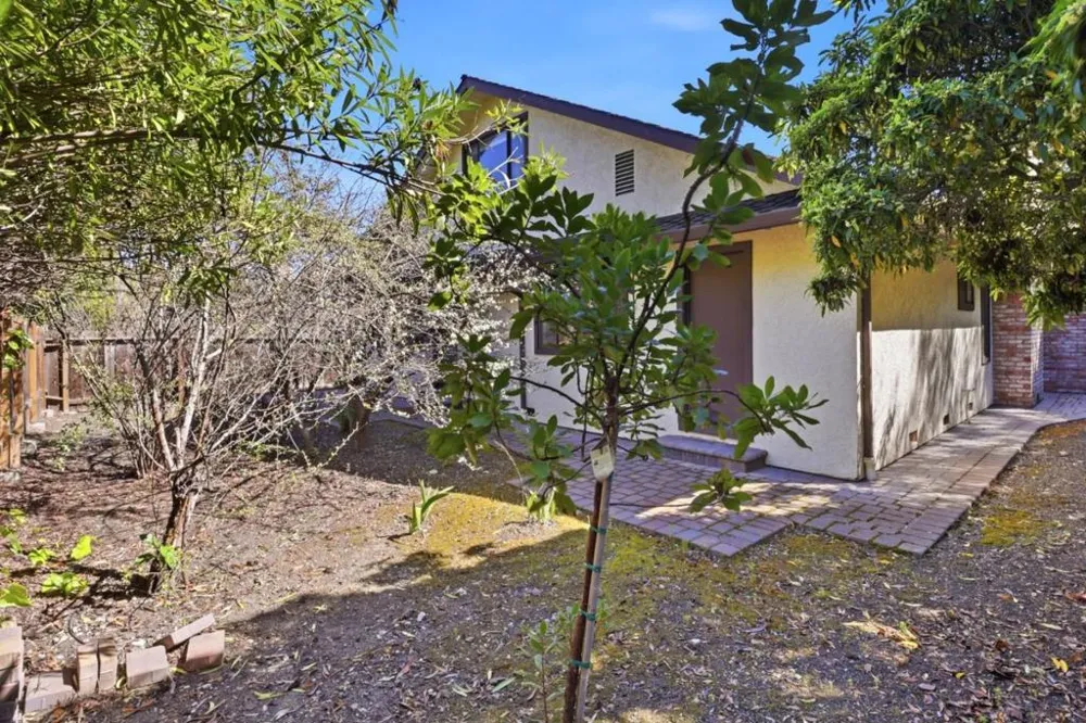 701 Christine Drive Palo Alto, CA 94303