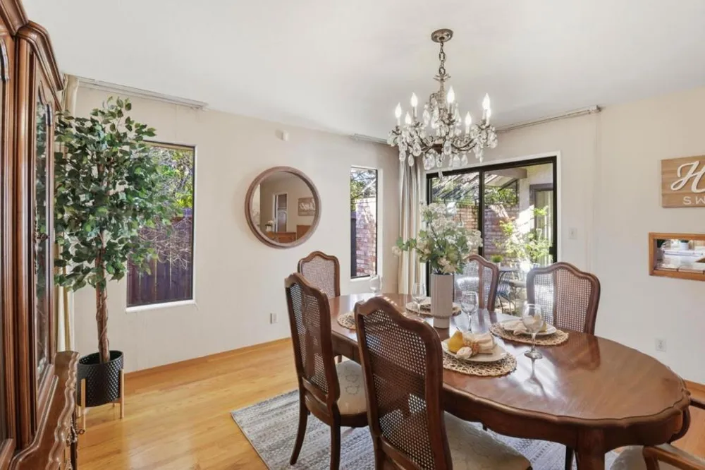 701 Christine Drive Palo Alto, CA 94303
