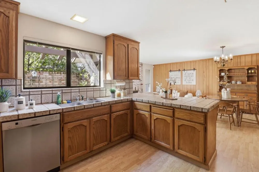 701 Christine Drive Palo Alto, CA 94303
