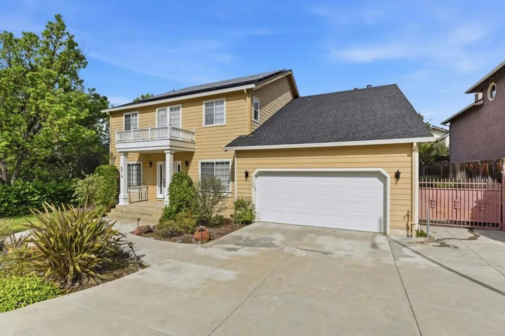 1129 Foxhurst Way San Jose, CA 95120
