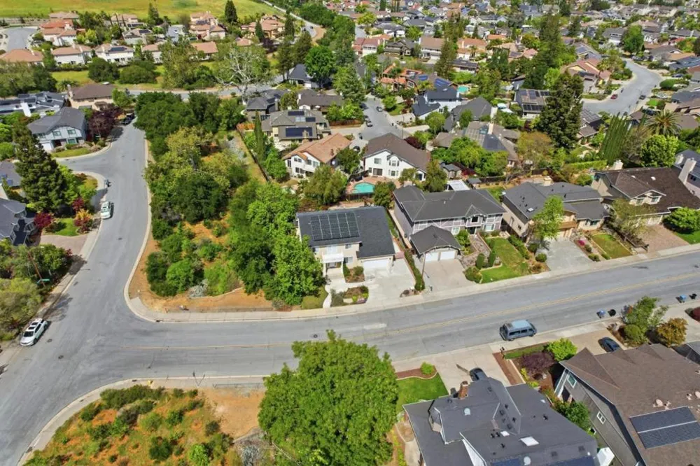1129 Foxhurst Way San Jose, CA 95120
