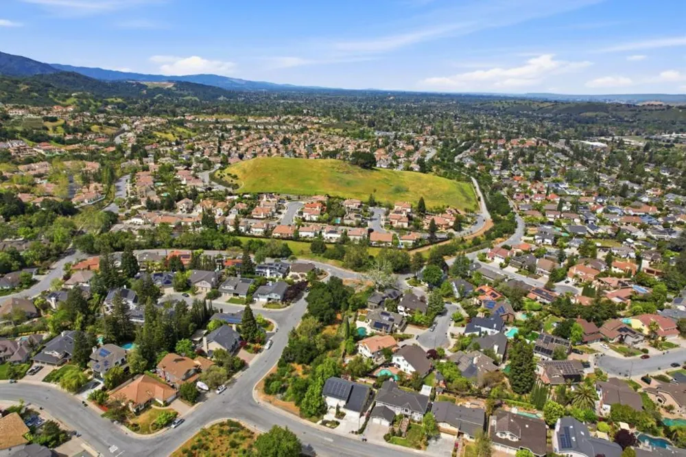1129 Foxhurst Way San Jose, CA 95120