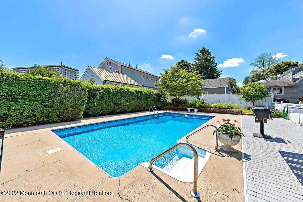 27 Shrewsbury Drive Monmouth Beach, NJ 07750