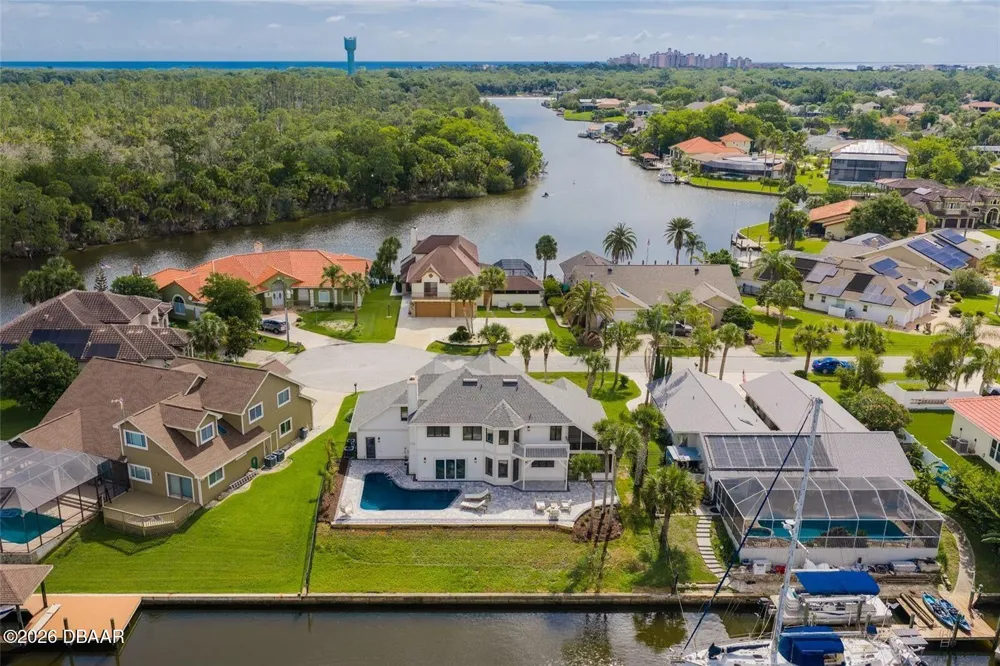 7 Chinook Court Palm Coast, FL 32137