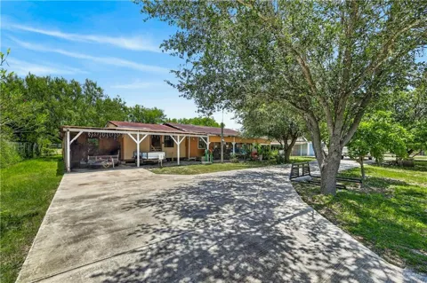 6602 De La Rosa Circle