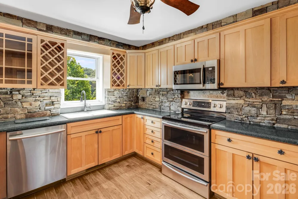88 Mayflower Court Waynesville, NC 28785