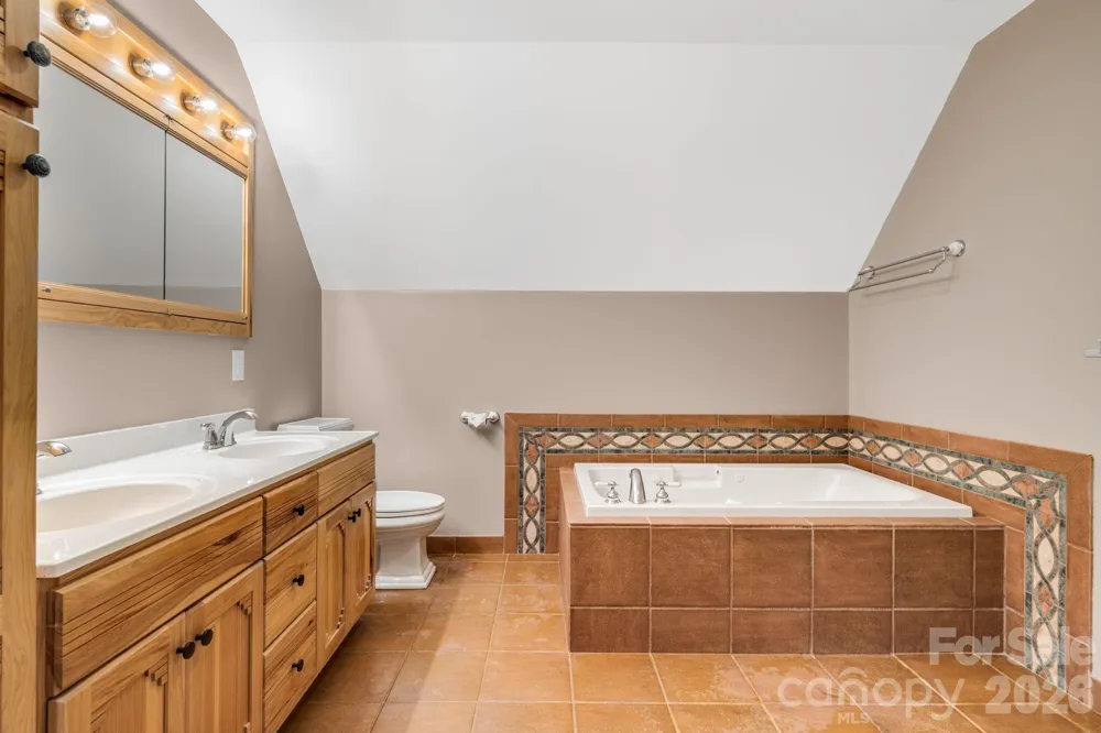 88 Mayflower Court Waynesville, NC 28785