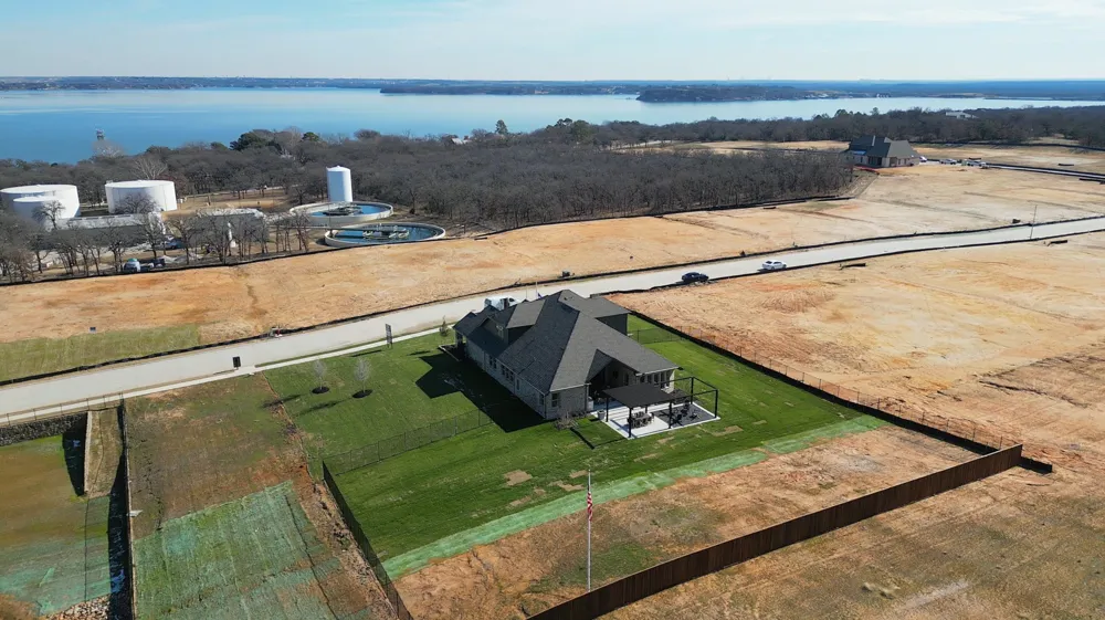 208 Bristol Lane Azle, TX 76020