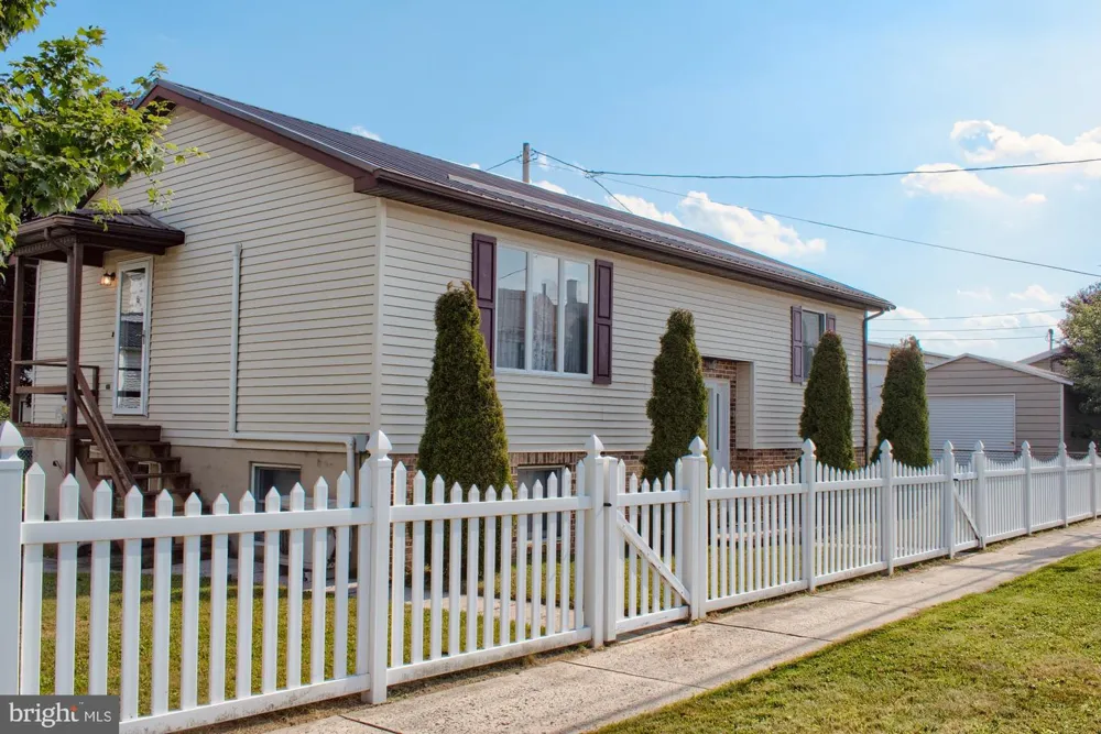 418 W 5TH STREET Mount Carmel, PA 17851