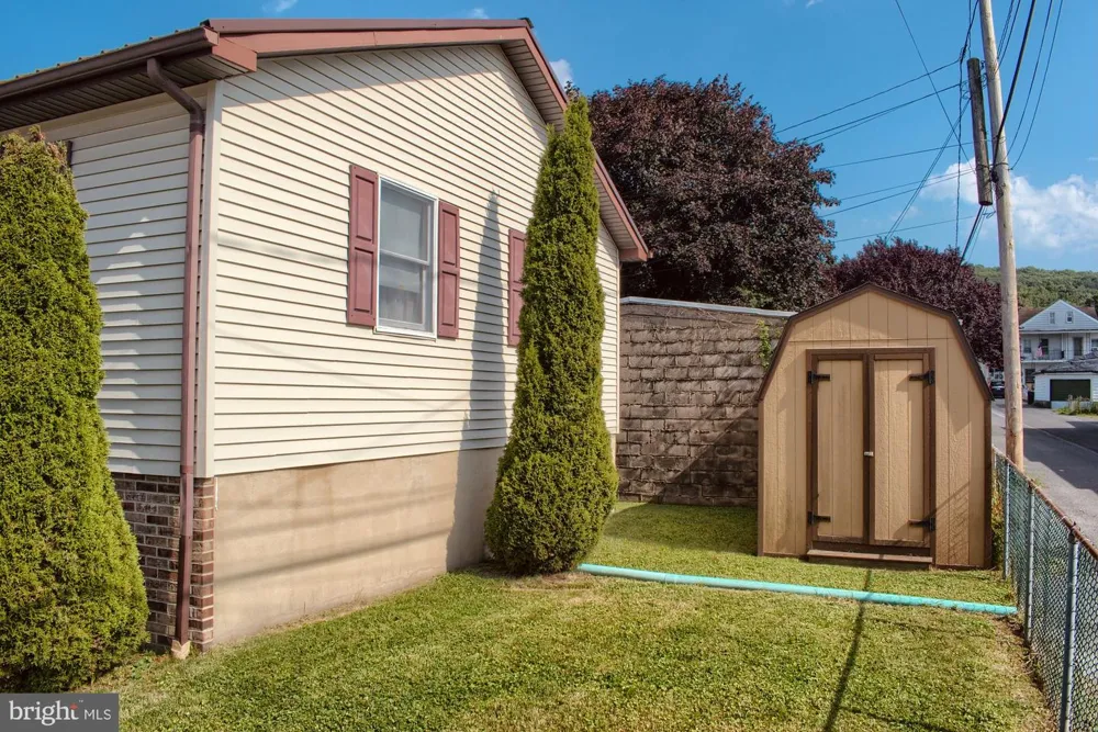 418 W 5TH STREET Mount Carmel, PA 17851