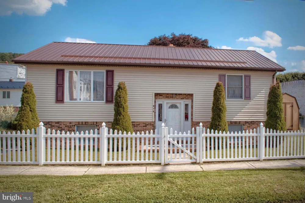 418 W 5TH STREET Mount Carmel, PA 17851