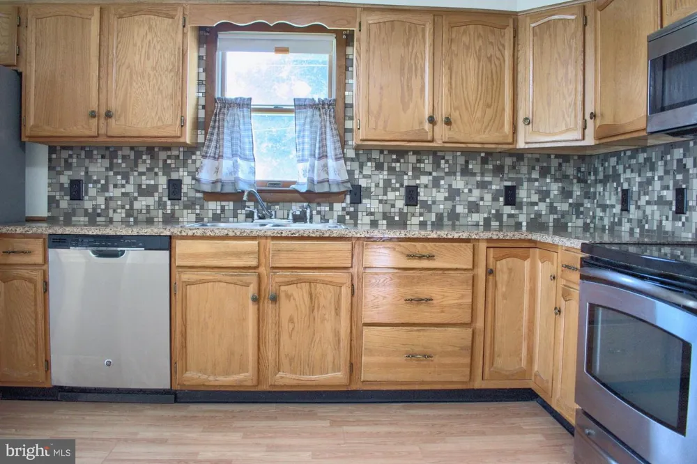 418 W 5TH STREET Mount Carmel, PA 17851