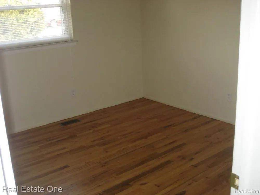25563 Baker Taylor City, MI 48180