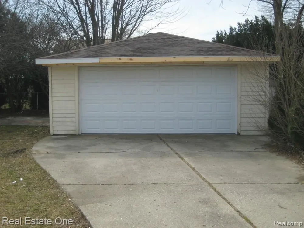 25563 Baker Taylor City, MI 48180