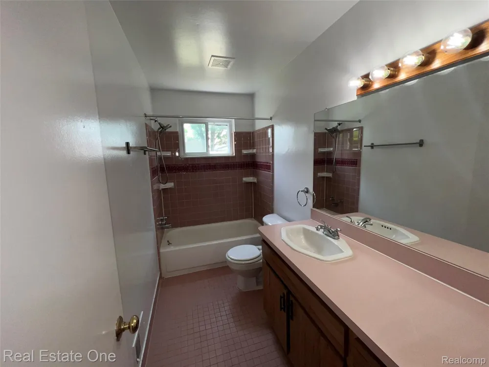 25563 Baker Taylor City, MI 48180
