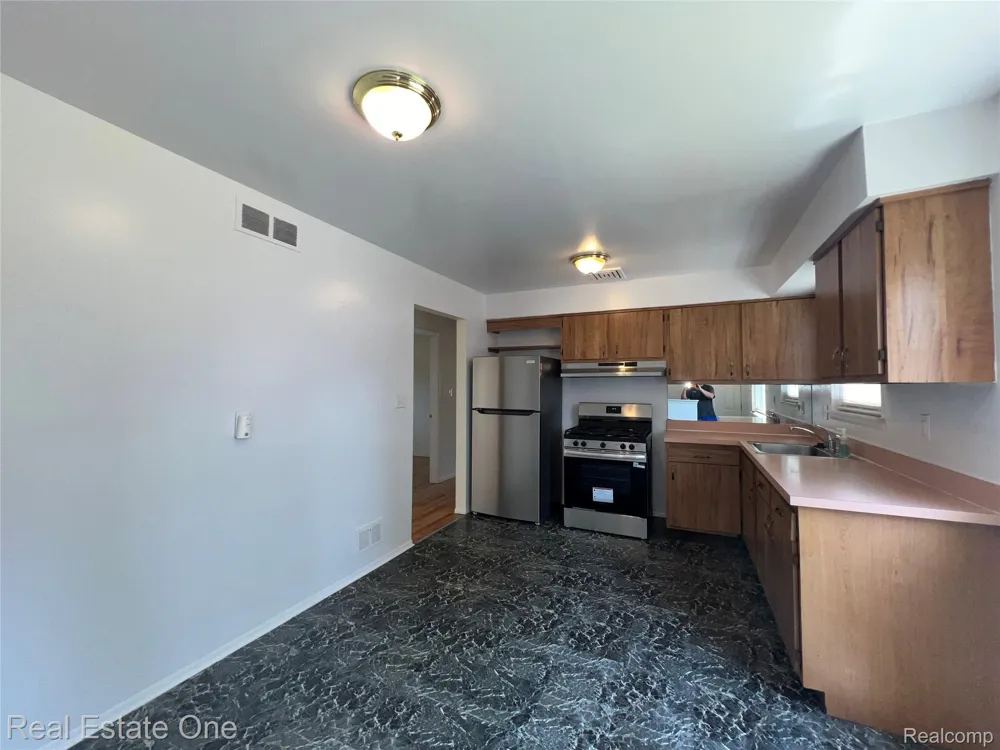 25563 Baker Taylor City, MI 48180