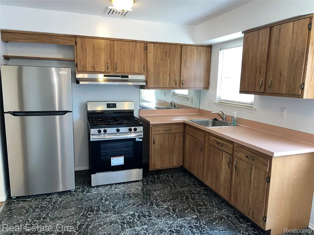 25563 Baker Taylor City, MI 48180