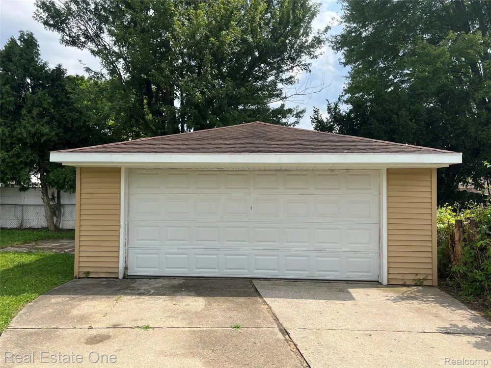 25563 Baker Taylor City, MI 48180
