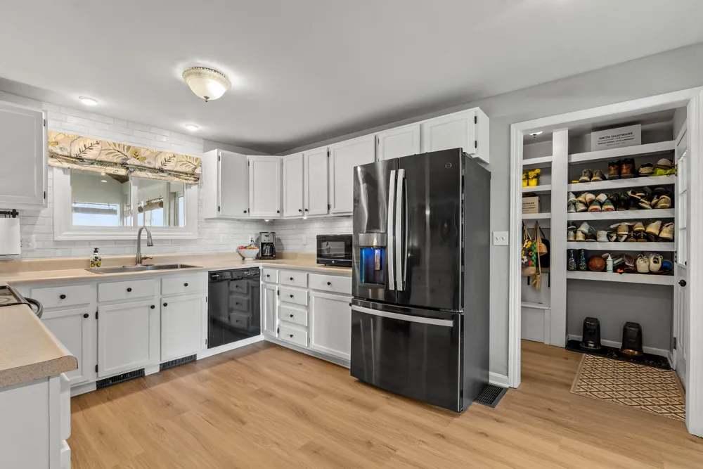 5160 Barker Road Jonesville, MI 49250