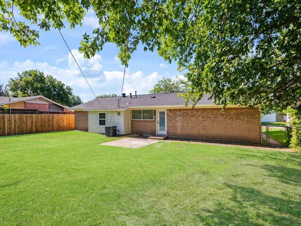 1213 Fairmont Street Irving, TX 75062