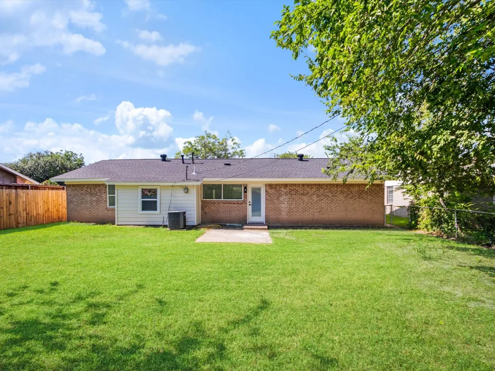 1213 Fairmont Street Irving, TX 75062