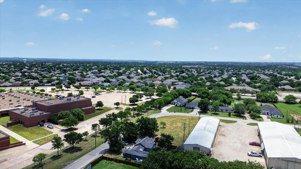 8006 Renee Drive Arlington, TX 76001