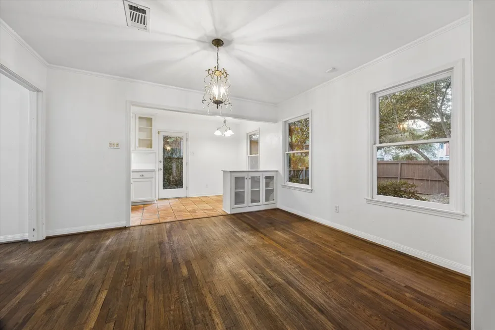 1931 Bissonnet Street Houston, TX 77005