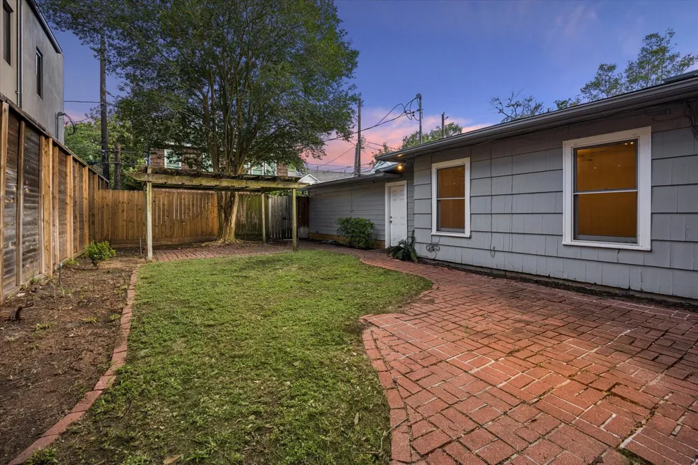 1931 Bissonnet Street Houston, TX 77005