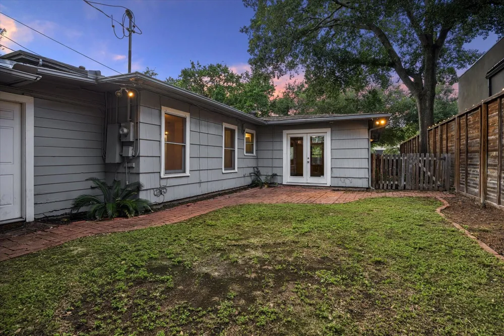 1931 Bissonnet Street Houston, TX 77005