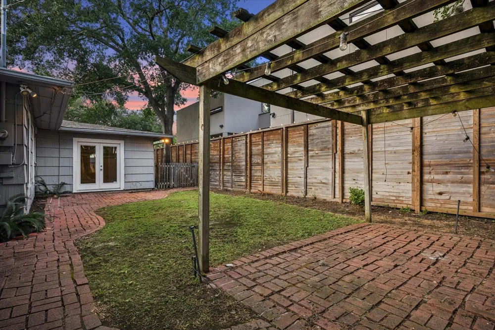 1931 Bissonnet Street Houston, TX 77005