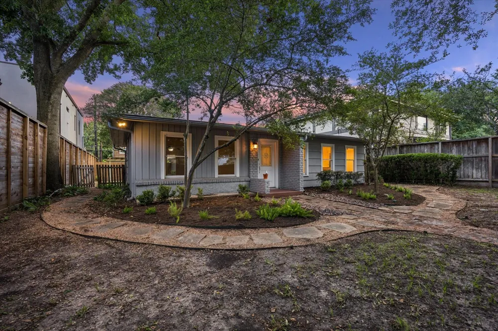 1931 Bissonnet Street Houston, TX 77005