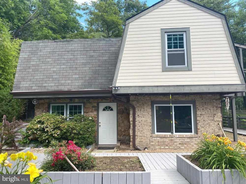 1002 CHARLTON PLACE Herndon, VA 20170