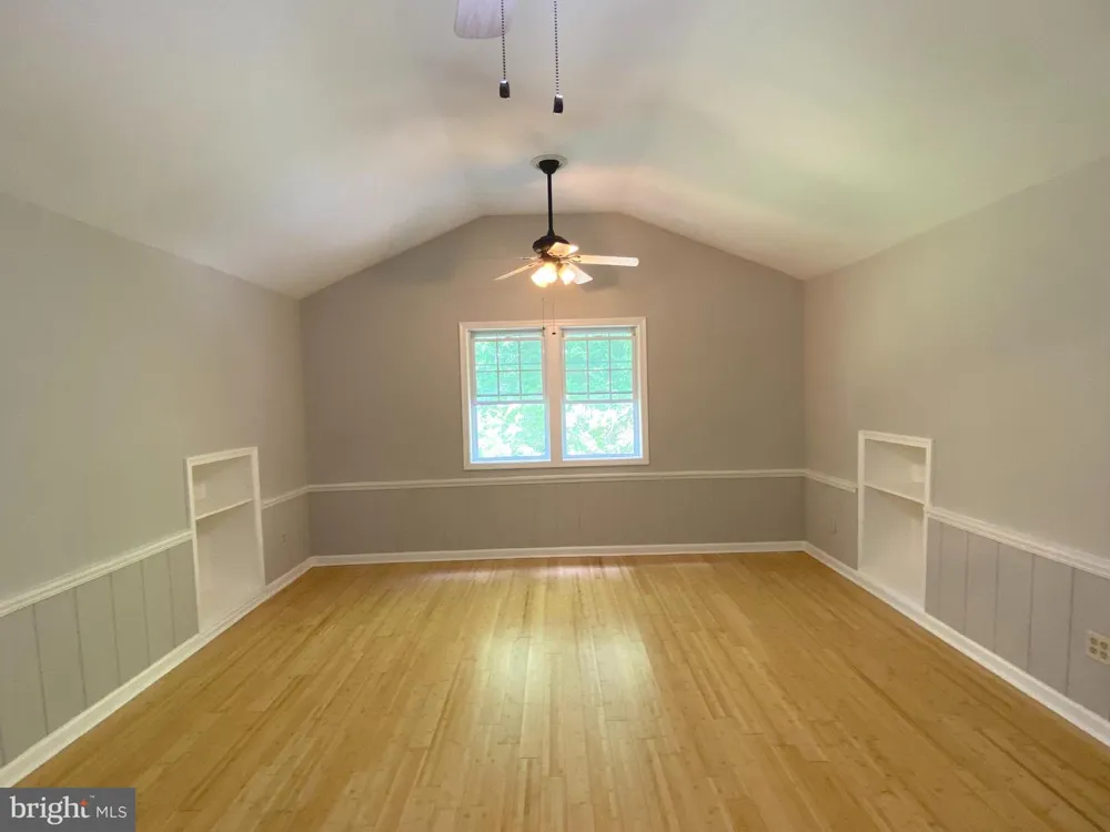 1002 CHARLTON PLACE Herndon, VA 20170
