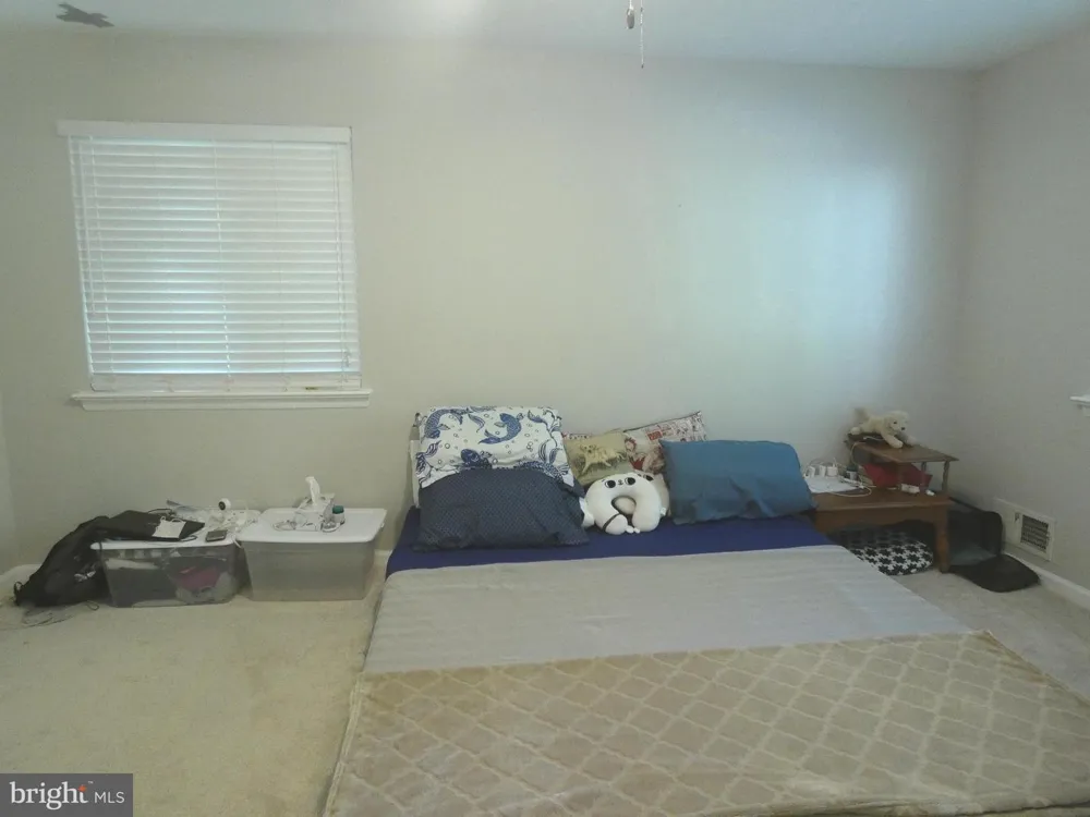 1002 CHARLTON PLACE Herndon, VA 20170