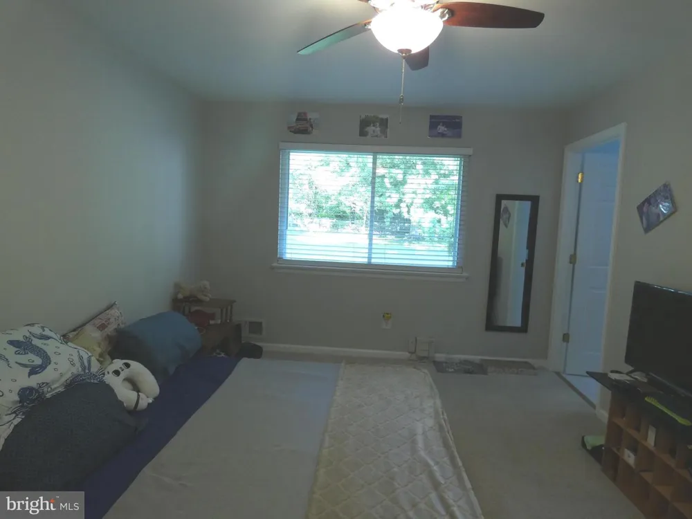 1002 CHARLTON PLACE Herndon, VA 20170