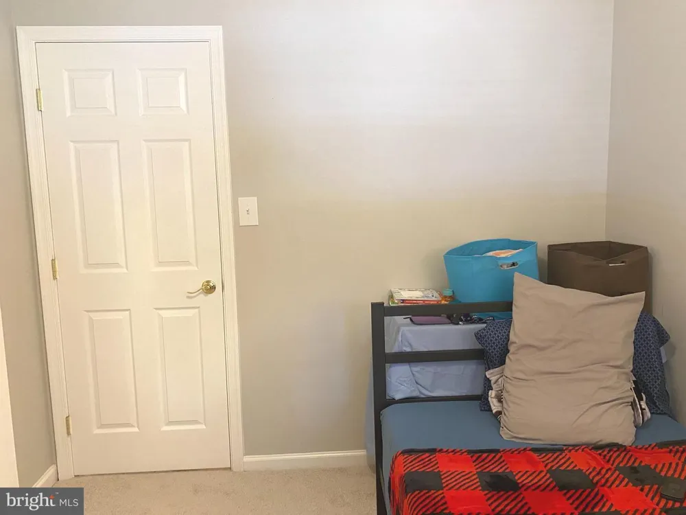 1002 CHARLTON PLACE Herndon, VA 20170