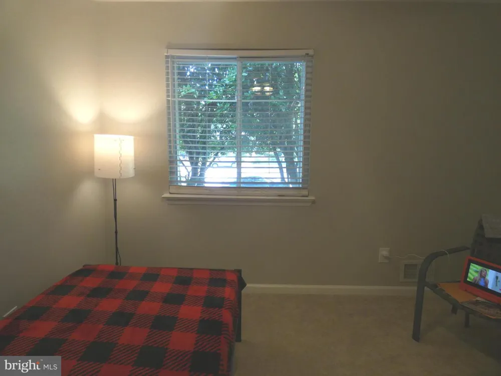 1002 CHARLTON PLACE Herndon, VA 20170