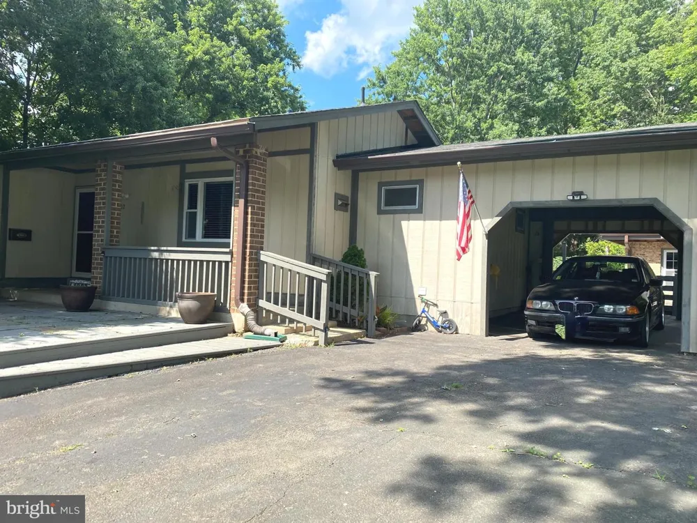 1002 CHARLTON PLACE Herndon, VA 20170