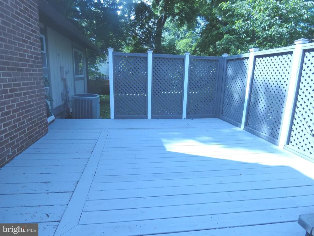 1002 CHARLTON PLACE Herndon, VA 20170