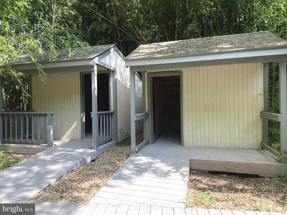 1002 CHARLTON PLACE Herndon, VA 20170