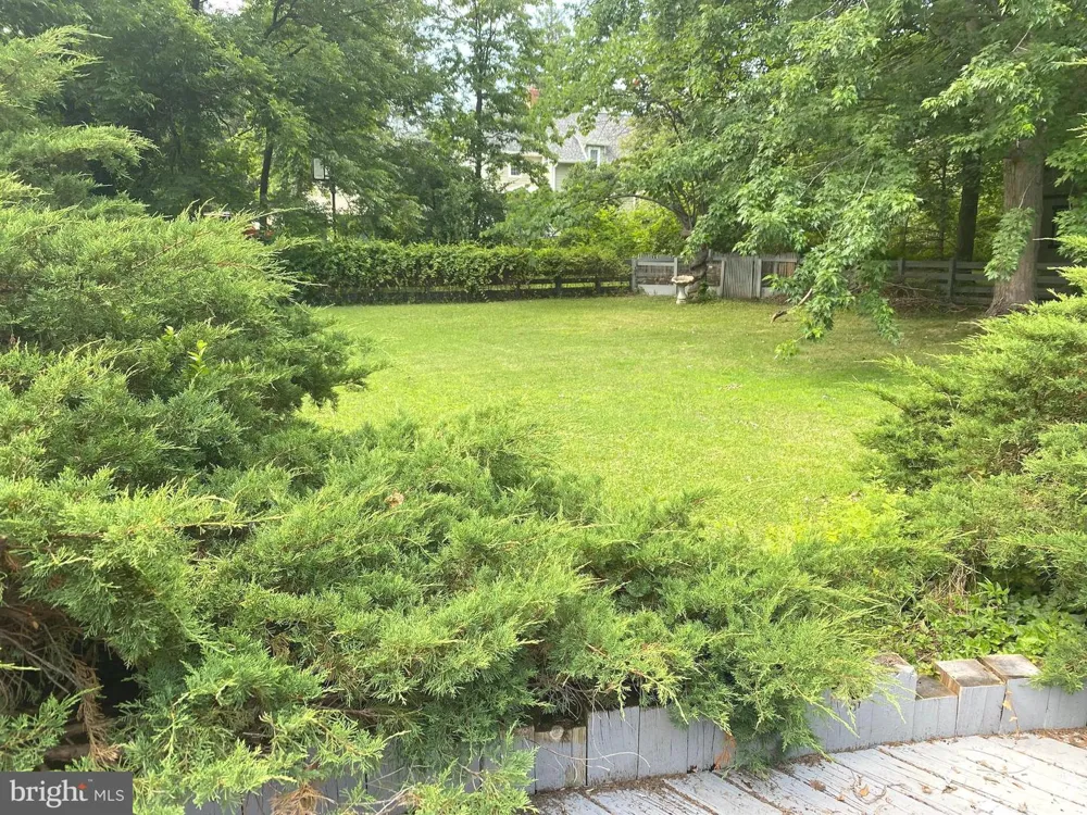 1002 CHARLTON PLACE Herndon, VA 20170