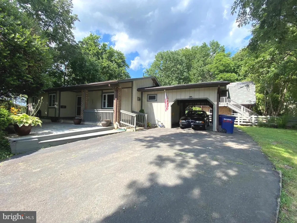 1002 CHARLTON PLACE Herndon, VA 20170