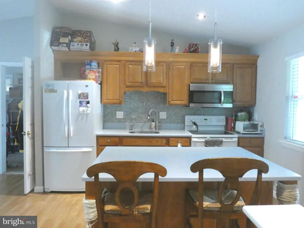 1002 CHARLTON PLACE Herndon, VA 20170