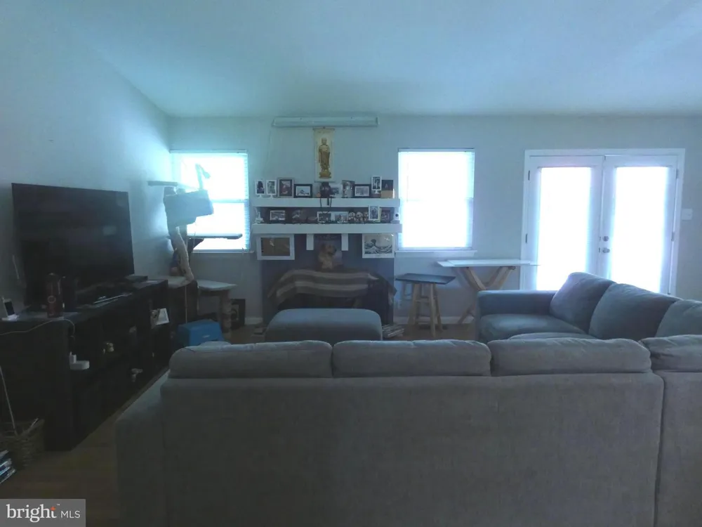 1002 CHARLTON PLACE Herndon, VA 20170