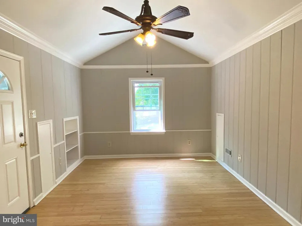 1002 CHARLTON PLACE Herndon, VA 20170