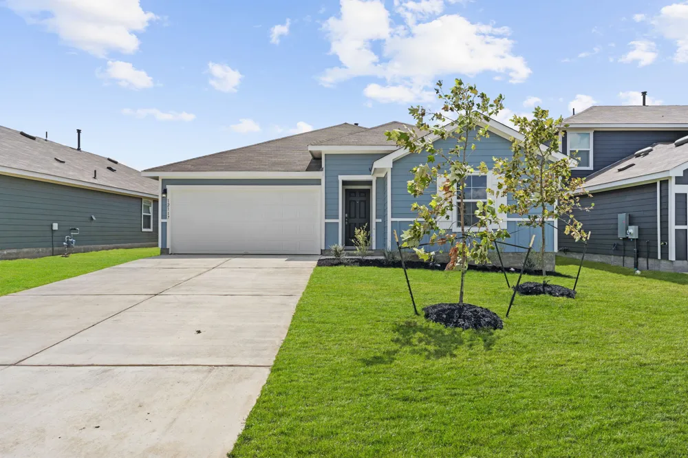 12117 Horseshoe Field Bend Mustang Ridge, TX 78610