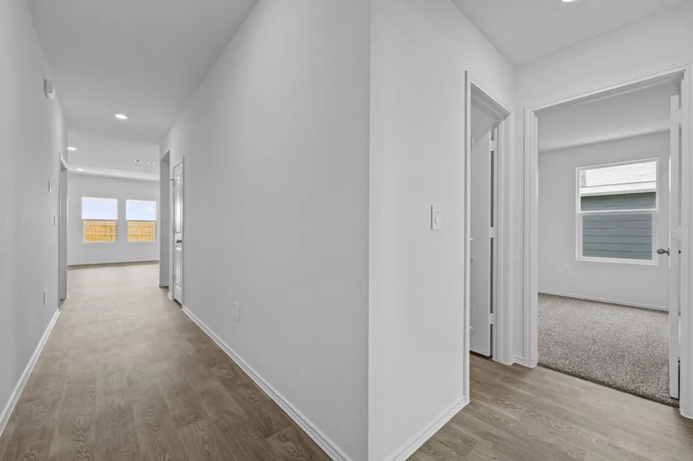 12117 Horseshoe Field Bend Mustang Ridge, TX 78610