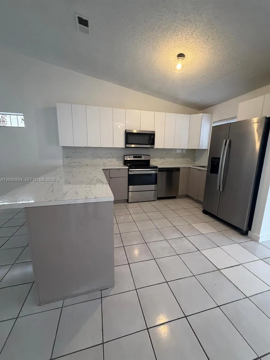 10364 NW 128th Ter Hialeah Gardens, FL 33018