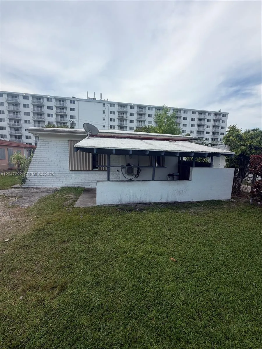 1258 NE 109th St Miami, FL 33161