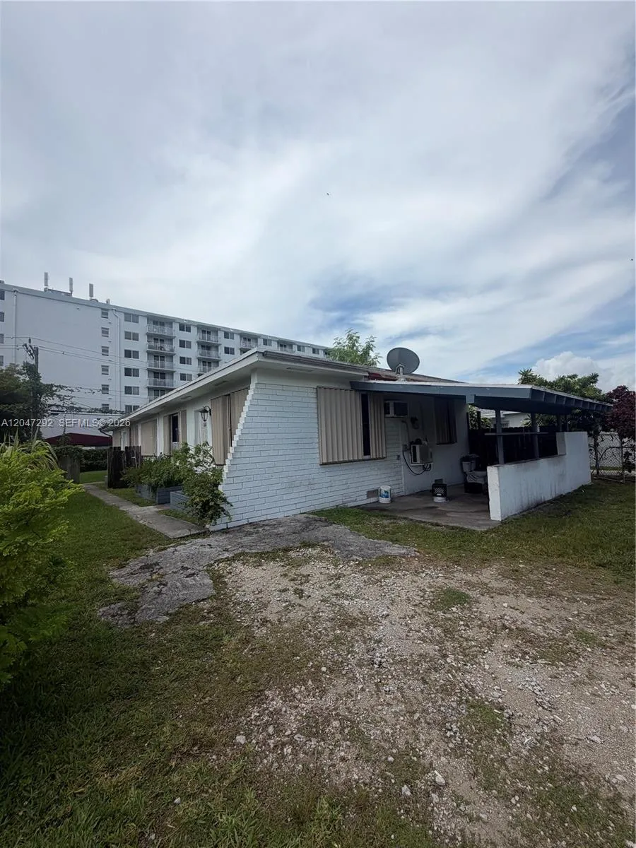1258 NE 109th St Miami, FL 33161